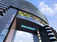 仅需10%定金，今夏即可入住市中心耶鲁镇水景新地标