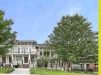 尺均价仅$800+起，即刻入住温哥华市潜力地区全新联排别墅