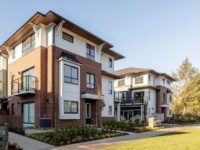 加美边境近在咫尺，还带高尔夫球场景观是什么感受？每尺仅$300+起的4房大户型联排