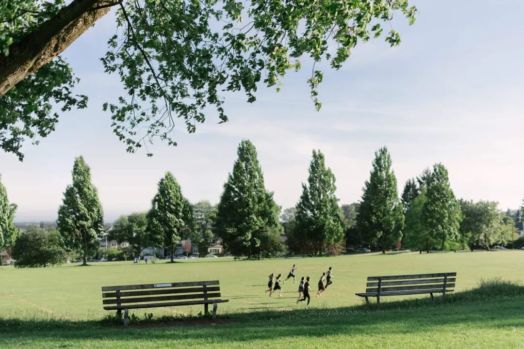 紧邻温西公园美景,位于丘吉尔名校学区,拥有私家花园或顶楼露台 紧邻温西公园美景,位于丘吉尔名校学区,拥有私家花园或顶楼露台