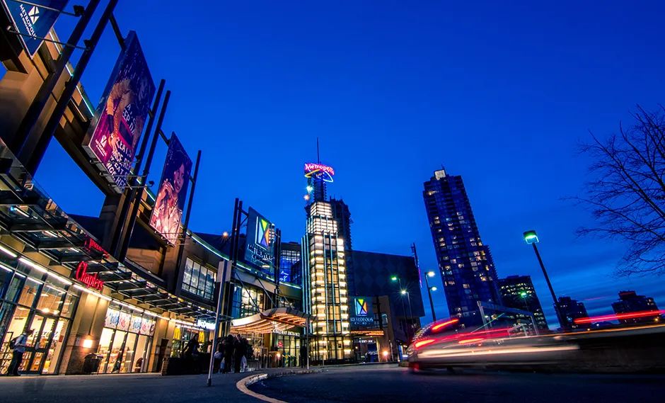 血亏转让!地处黄金地段Metrotown,全小区唯一两层水泥联排楼花转让 | 户型赏析 血亏转让!地处黄金地段Metrotown,全小区唯一两层水泥联排楼花转让 | 户型赏析